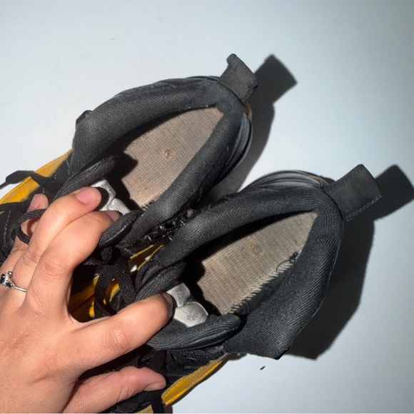 Nike Air Jordan | 12 Retro Boys sneaker Black & Yellow size 6.5Y (no shoe soles) - Picture 7 of 8